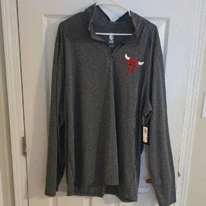 NWT- NBA Chicago Bulls Gray Lightweight 3/4 Zip Pullover